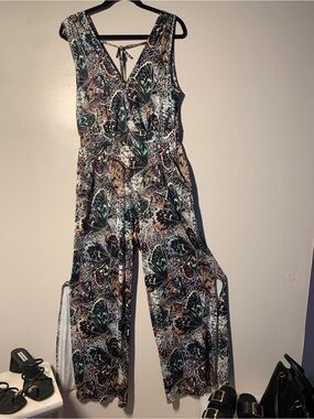 Bebe Butterfly Print Wide‑Leg Jumpsuit (Large)